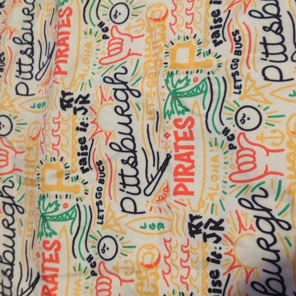 Pittsburgh Pirates Hawaiian Shirt With Matching Reversible Bucket Hat - Picture 3 of 6